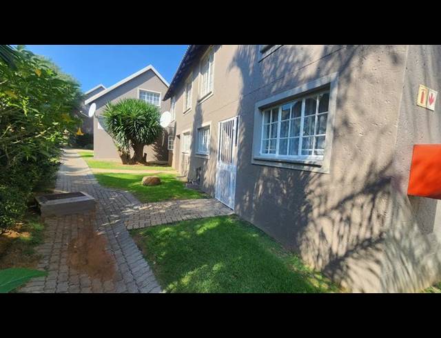 2 BEDROOM TOWNHOUSE FOR SALE IN BASSONIA
